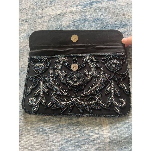 Black Silver Iridescent Floral Beaded Fold Over Magnetic Closure Clutch Bag - Picture 3 of 6